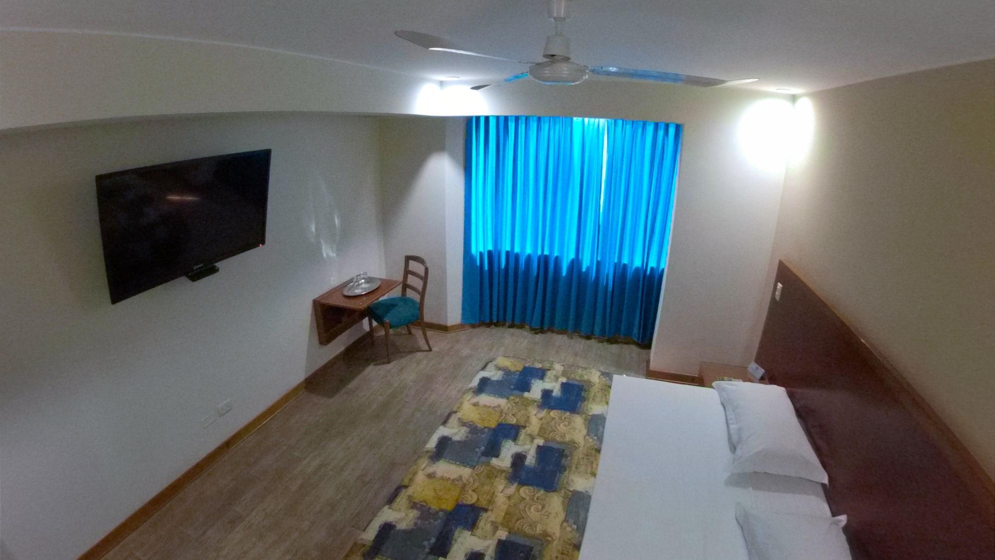Esencia Hotel 3*